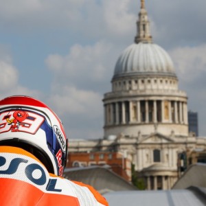 Marquez in passerella sul Millennium Bridge