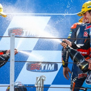  Un’altra doppietta per Rins e Marquez li avvicina alla leadership