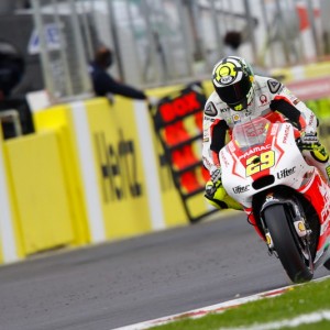  Iannone alle prese con problemi di grip