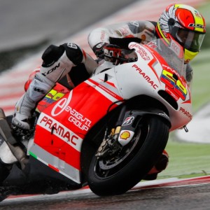 Hernandez vola sul bagnato a Misano