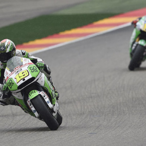 Bautista lotta fino alla fine nel flag to flag di Aragon, chiudendo settimo. Decimo Redding