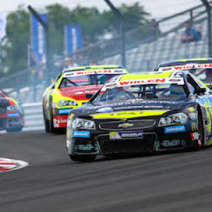 Eddie Cheever passa all'attacco