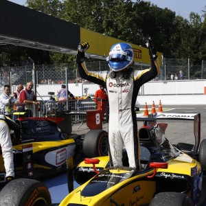 Palmer powers to sprint win