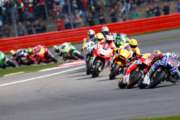 Una folla in trupudio attede la MotoGP™ a Misano