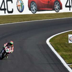 Giugliano il più veloce della prima giornata a Magny-Cours