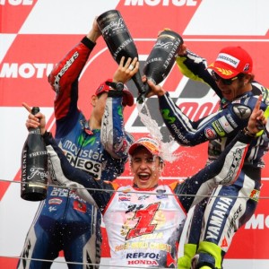 Rossi si congratula con Marquez per il Campionato