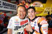 Nakamoto e Suppo si complimentano con Marquez