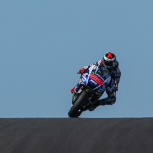 Lorenzo regola Espargaró nella prima giornata in Australia