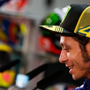 Rossi: ‘Se la gara si fermasse, sarebbe meno pericoloso’