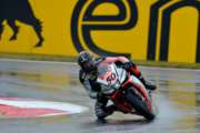 Guintoli vince gara 1 e accorcia il distacco in classifica