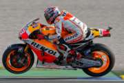 Marquez domina la prima giornata