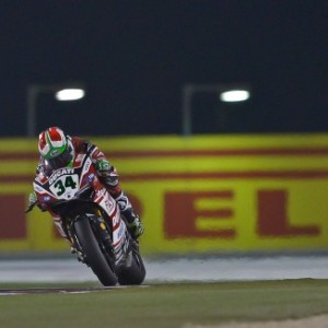 Giugliano comanda sotto i riflettori di Losail