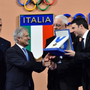 Giacomo Agostini premiato dal CONI