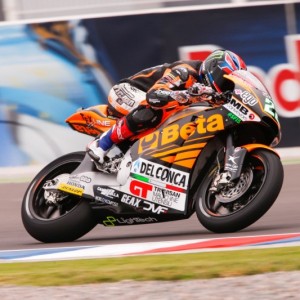 Lowes balza in vetta prima delle qualifiche