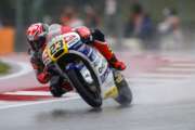 Antonelli al comando nelle FP1 bagnate
