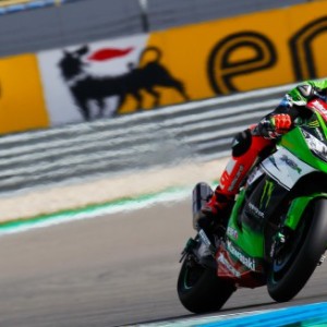 Sykes parte con il piede giusto, suo il crono più veloce nelle FP1