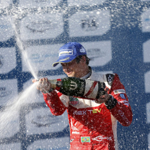 Crowds flock to watch Piquet triumph at Long Beach