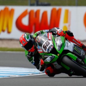 Sykes al comando nel secondo turno, top-6 molto compatta