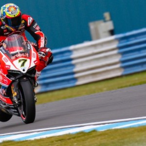 Doppio podio per Davies, Giugliano quinto in gara 2 a Donington