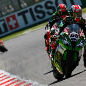 Rea vince una gara 1 sprint ad Imola