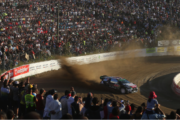 Kris Meeke dans la position du chasseur
