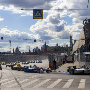 Moscow smiles on Piquet Jr