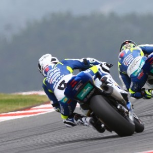 Dai il tuo supporto a Riders for Health con Voltcom Crescent Suzuki