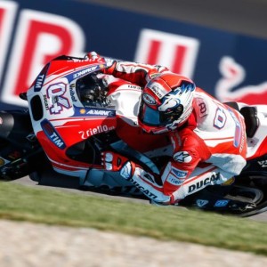 Dovizioso: "La GP15 ha una buona base"