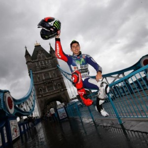 Rossi e Marquez alla caccia di Lorenzo