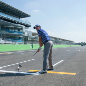 Un drive sulla linea di partenza inaugura il rettifilo in vista del Formula 1 Gran Premio d'Italia 2015