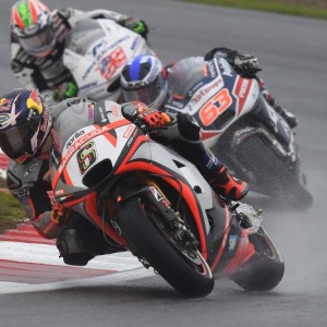 ALVARO BAUTISTA E' DECIMO A SILVERSTONE SCIVOLATA PER BRADL MENTRE LOTTAVA IN ZONA PUNTI