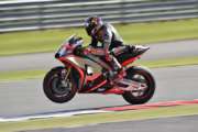 MOTOGP - PRIMA GIORNATA A SILVERSTONE BAUTISTA E BRADL AL LAVORO SUI NUOVI MATERIALI PER LE APRILIA RS-GP