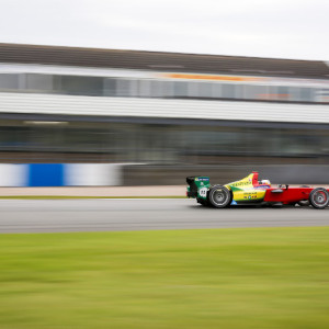 Abt smashes lap record