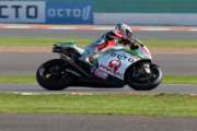 Petrux va forte nel venerdì dell'Octo British Grand Prix. Yonny alla ricerca del miglior feeling