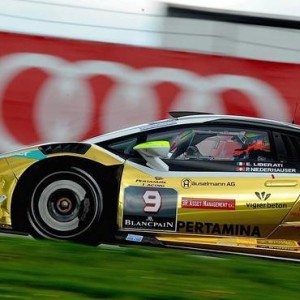 AL NÜRBURGRING UN PROBLEMA FERMA LIBERATI IN GARA 1