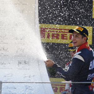 Evans on top in dramatic sprint race