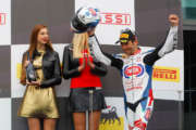 Guintoli sul podio in una giornata positiva per Pata Honda