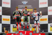 Rea torna al successo sul bagnato di gara 1 a Magny-Cours