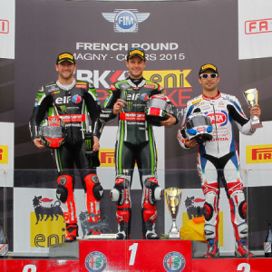 Rea torna al successo sul bagnato di gara 1 a Magny-Cours