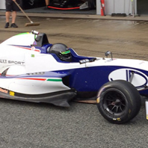 Joao Vieira in azione con la F.R 2.0 di JD
