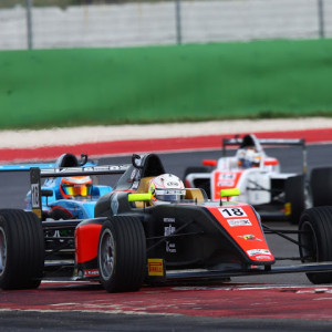 La monoposto Formula 4 powered by Abarth e l'Abarth 500 Assetto Corse scelte da Aci Sport per il Supercorso federale