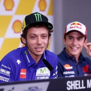 Rossi: "Marquez preferisce che vinca Lorenzo"