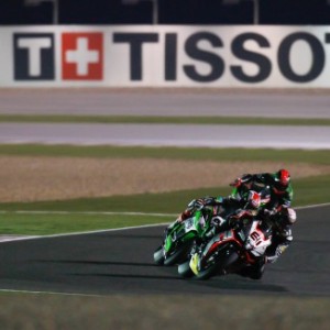 Gara 1 spettacolare in Qatar: Torres vince davanti a Rea