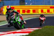 Rea chiude al comando il venerdì di prove a Magny-Cours