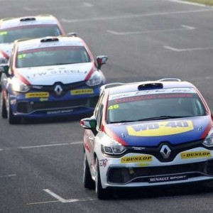 IACONE VINCE GARA 1 AD ADRIA ED IPOTECA IL TITOLO DELLA CLIO CUP ITALIA