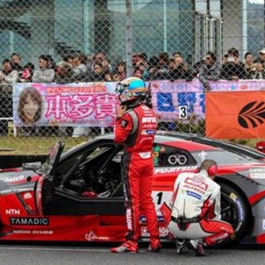 Spettacolare vittoria per Ronnie Quintarelli nel Super GT ad Autopolis