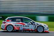Sergio e Fabian Peroni sulla Leon Cup Racer della MM Motorsport nella Endurance 2.0