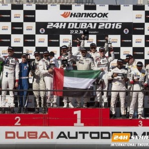 Vittoria dell'Audi R8 LMS del Team WRT alla 24h di Dubai. Secondo posto per la Mercedes di Black Falcon davanti all'Audi di ABT Racing