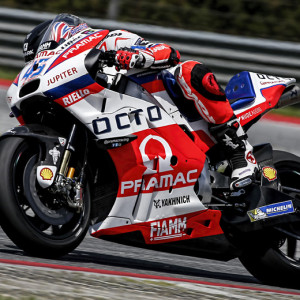 Inizio molto positivo nei primi test ufficiali della stagione 2016: a Sepang Petrux è 4°, Scott 8°