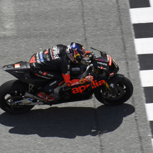 SECONDA GIORNATA DI TEST MOTOGP A SEPANG, MALESIA IL LAVORO DI BRADL E BAUTISTA SULLE APRILIA RS-GP È RALLENTATO DA UN LUNGO STOP